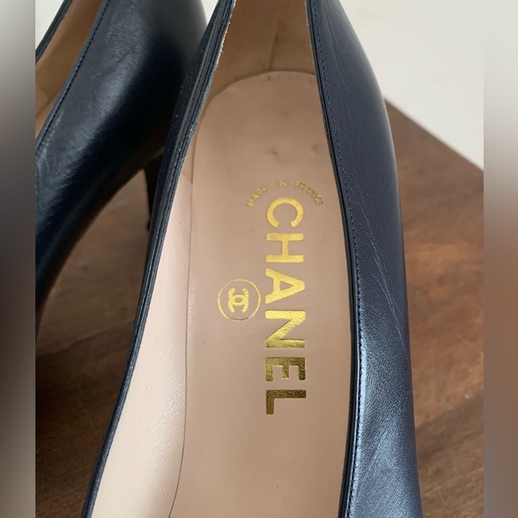 Vintage 90s Chanel Lambskin Leather Cap Toe Pump sz FR38 US 7 - Picture 7 of 9